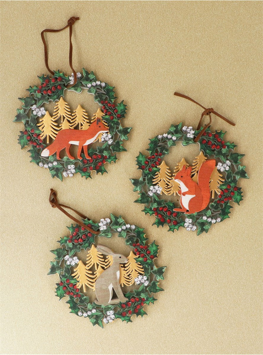 Holly & Ivy Wreath With Animals Wood Fretwork Decoration