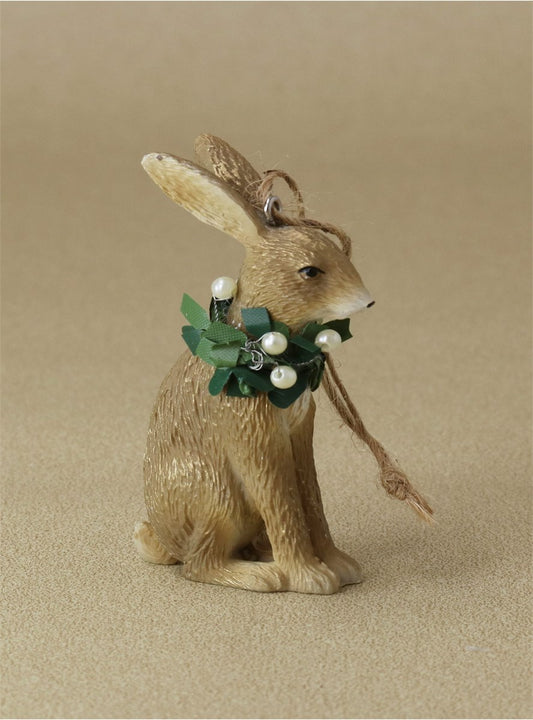 Hare With Red/White Holly & Ivy Wreath Dec