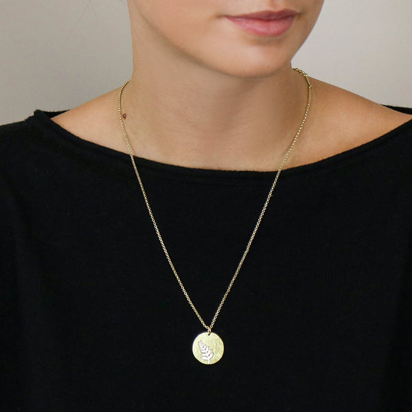 Faux Gold Scratched Disc Necklace With Fern Inlay