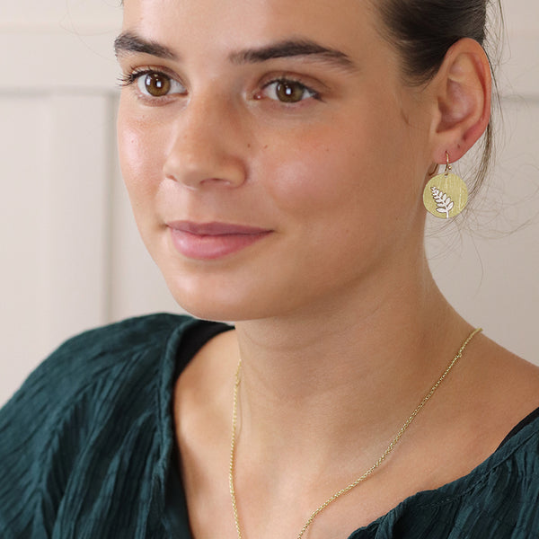 Faux Gold Scratched Disc Earrings With Fern Inlay