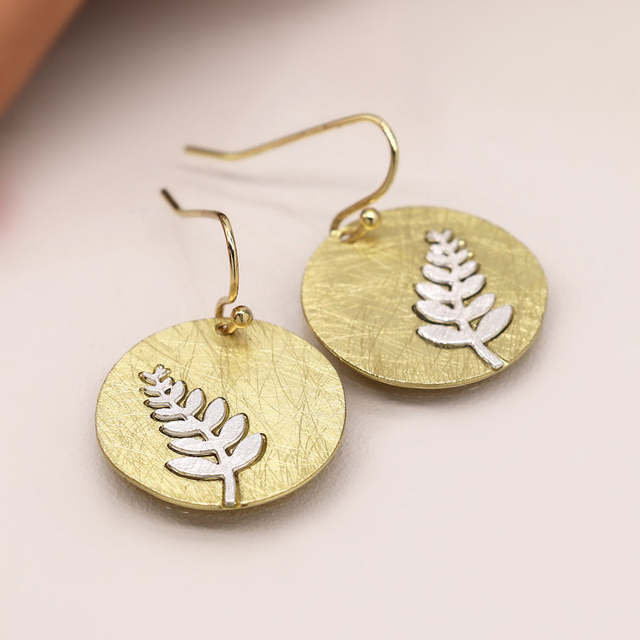 Faux Gold Scratched Disc Earrings With Fern Inlay