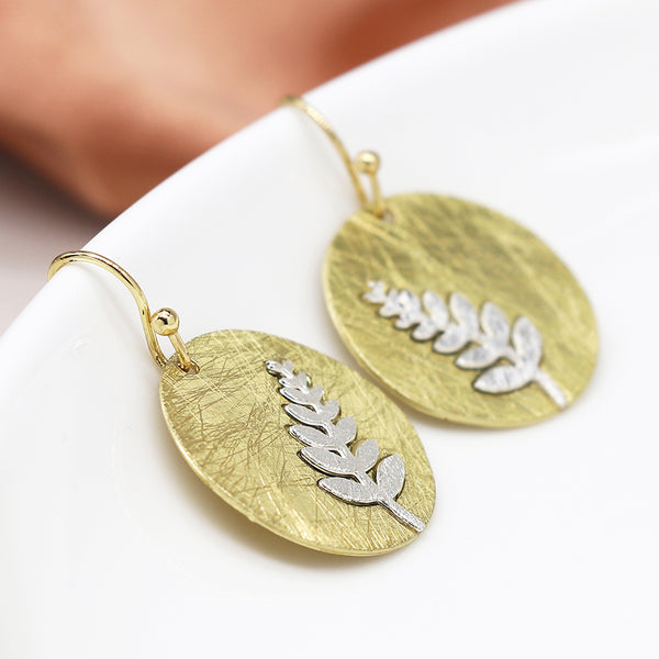 Faux Gold Scratched Disc Earrings With Fern Inlay