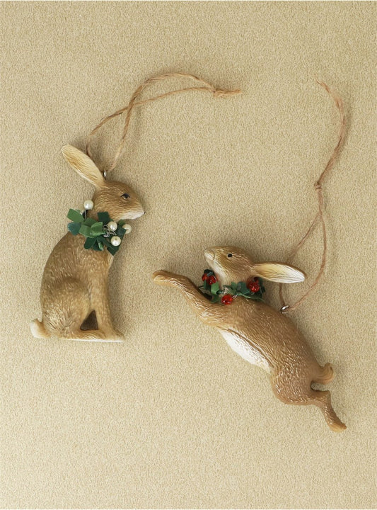 Hare With Red/White Holly & Ivy Wreath Dec