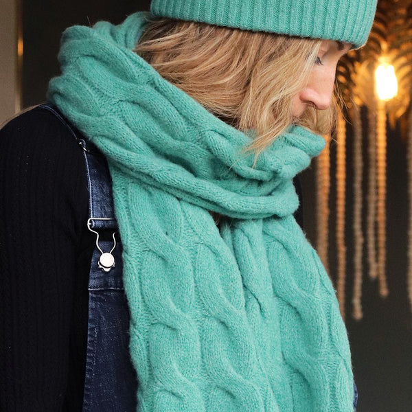 MINT GREEN CLASSIC CABLE KNIT SCARF