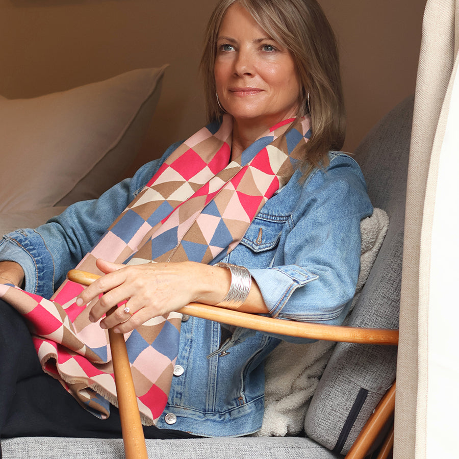 Blue and pink mix triangle print jacquard scarf