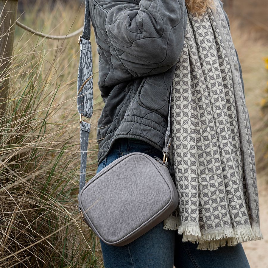 PALE GREY CAMERA BAG WITH GREY/WHITE WOVEN ANIMAL PRINT REMOVABLE STRAP