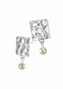 Squared up studs w Pearl-worn silver