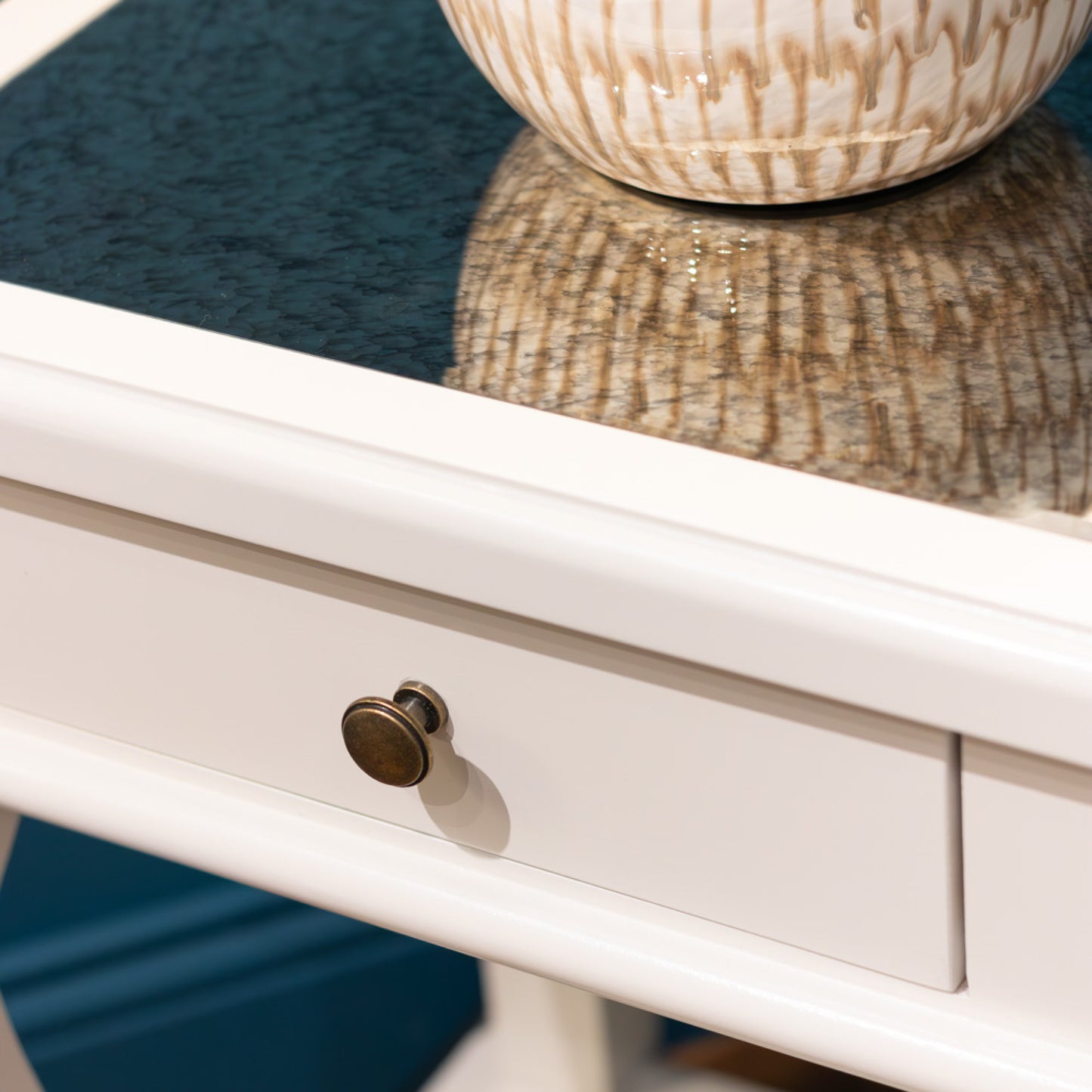 Scroll Ivory End Table 1 Drawer With Mirror Top
