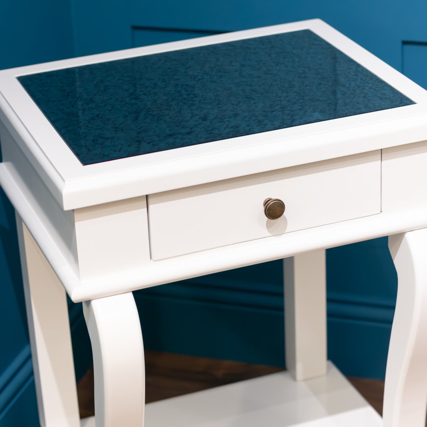 Scroll Ivory End Table 1 Drawer With Mirror Top