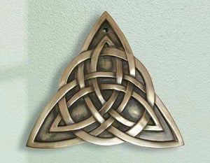 Royal Tara Trinity Knot Plaque
